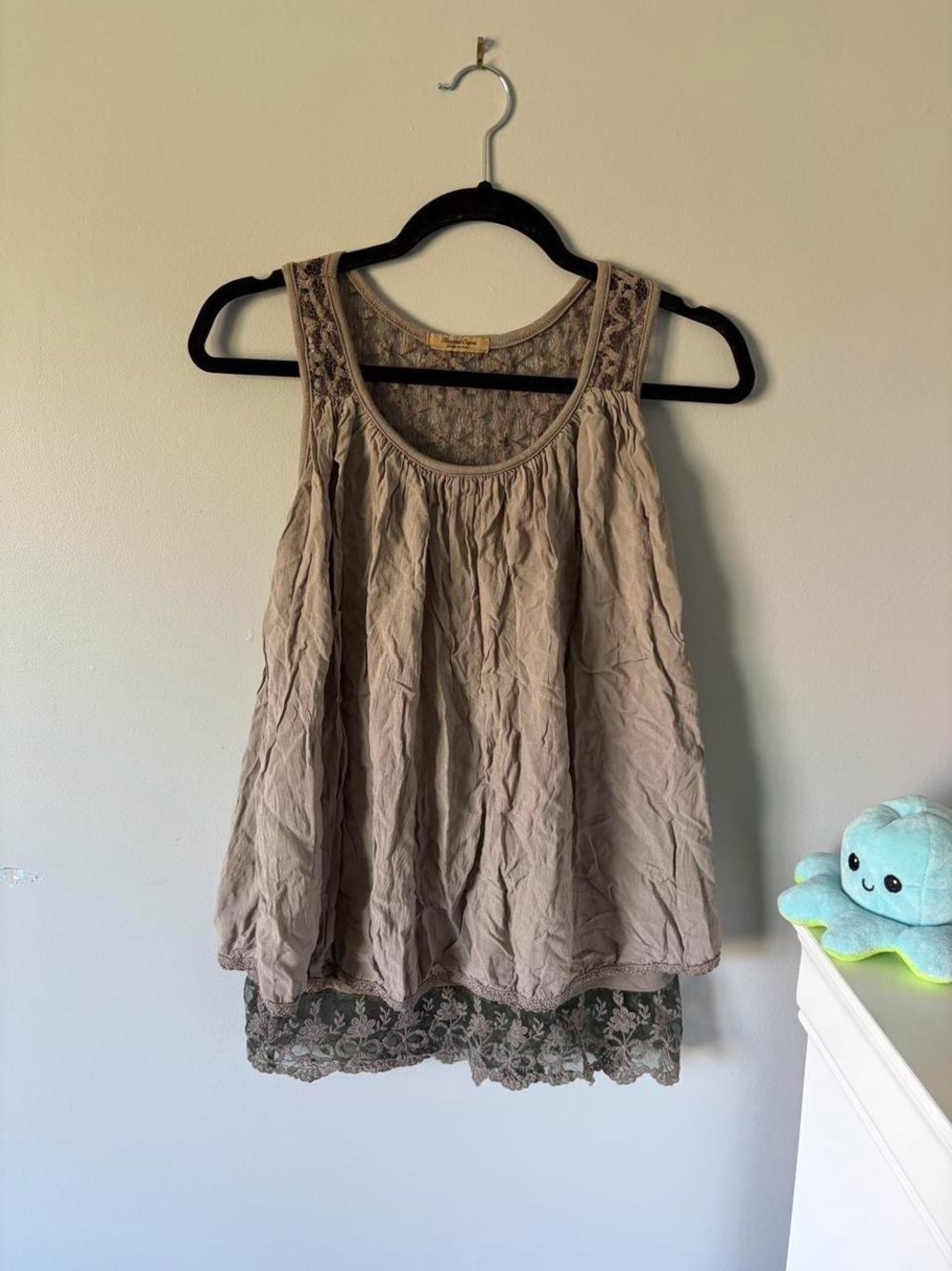 Sleeveless Lace-Hem Tank Top in Taupe